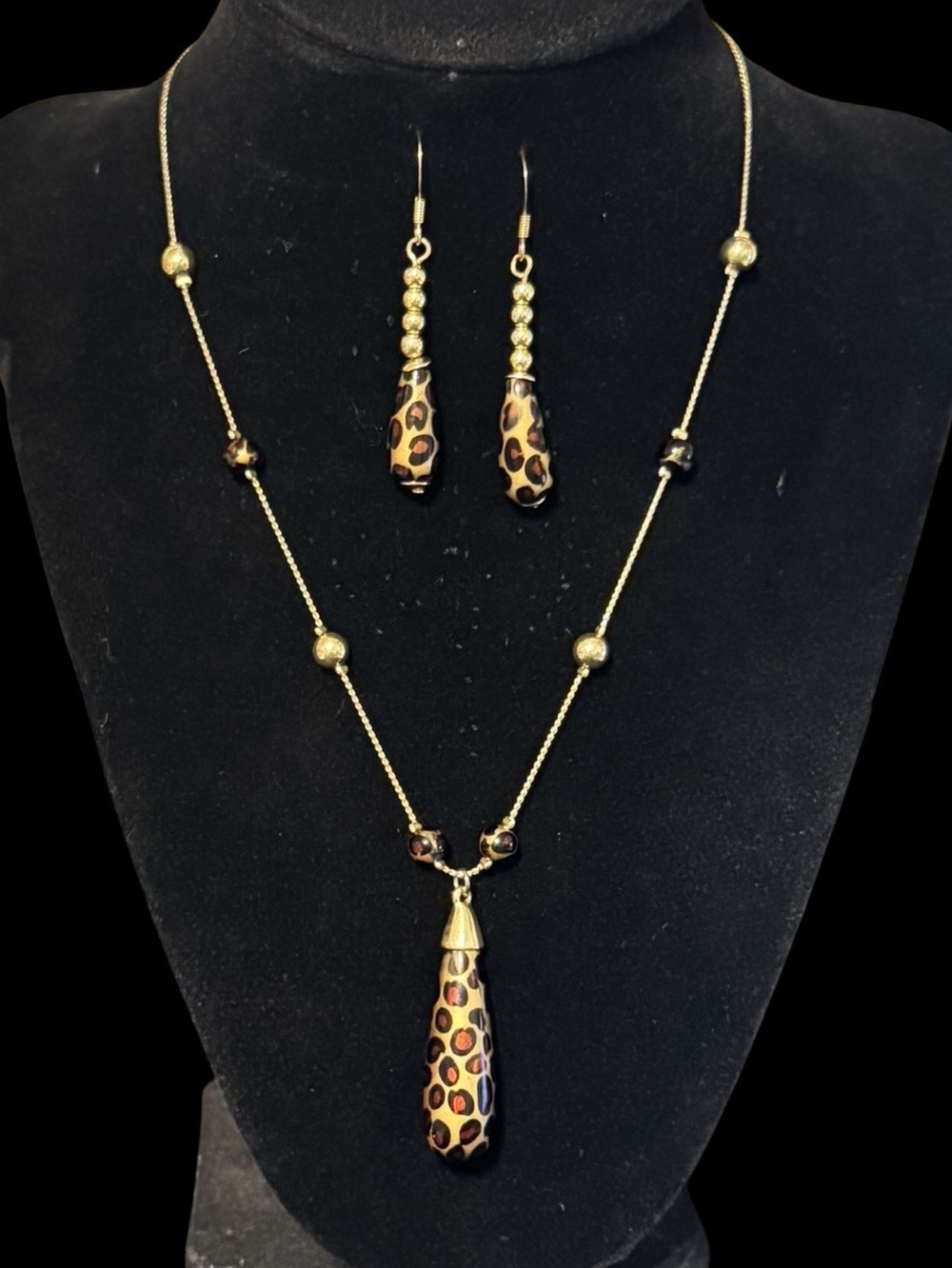 Leopard Print Teardrop Gold Tone Necklace Pierced Dangle Earrings set